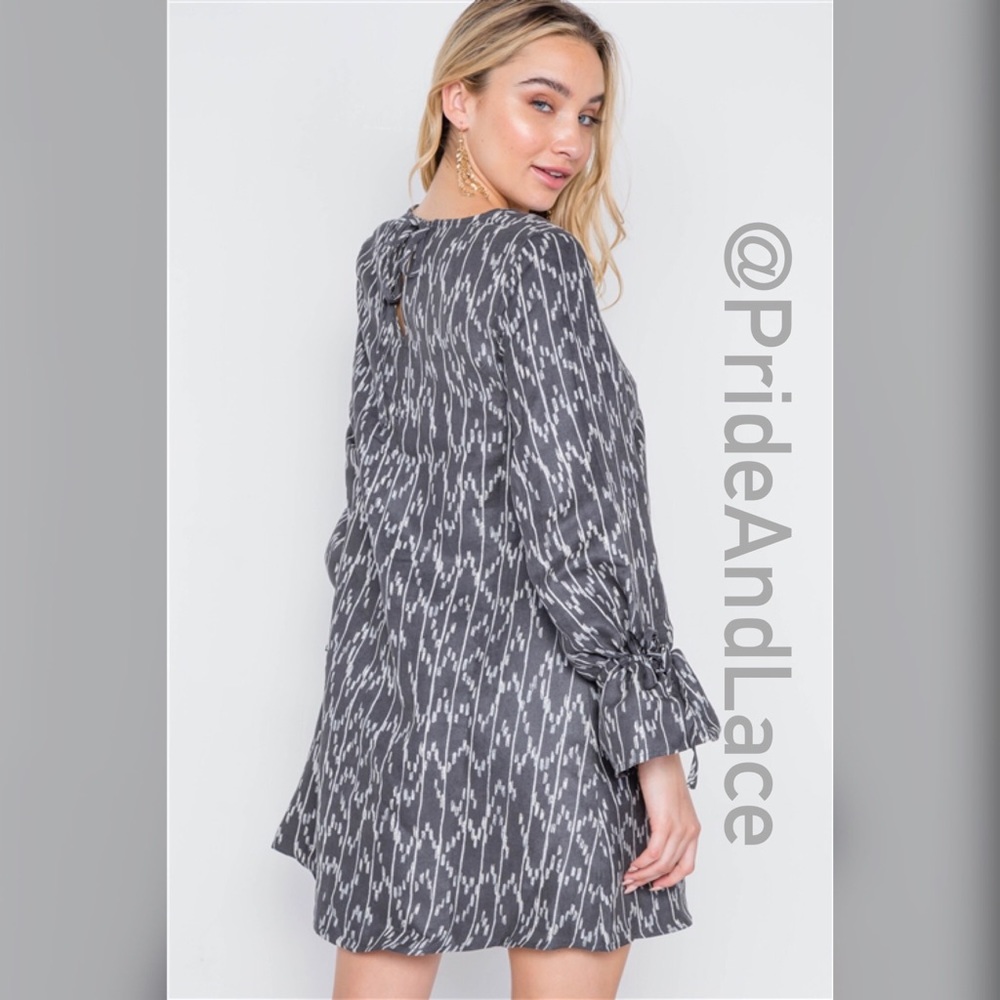 LAST1️⃣✨Charcoal/Black Long Sleeve Abstract Dress✨ - Picture 3 of 4